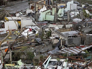台風被害、火災現場の解体工事