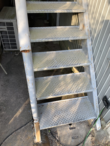 鉄製階段解体前１